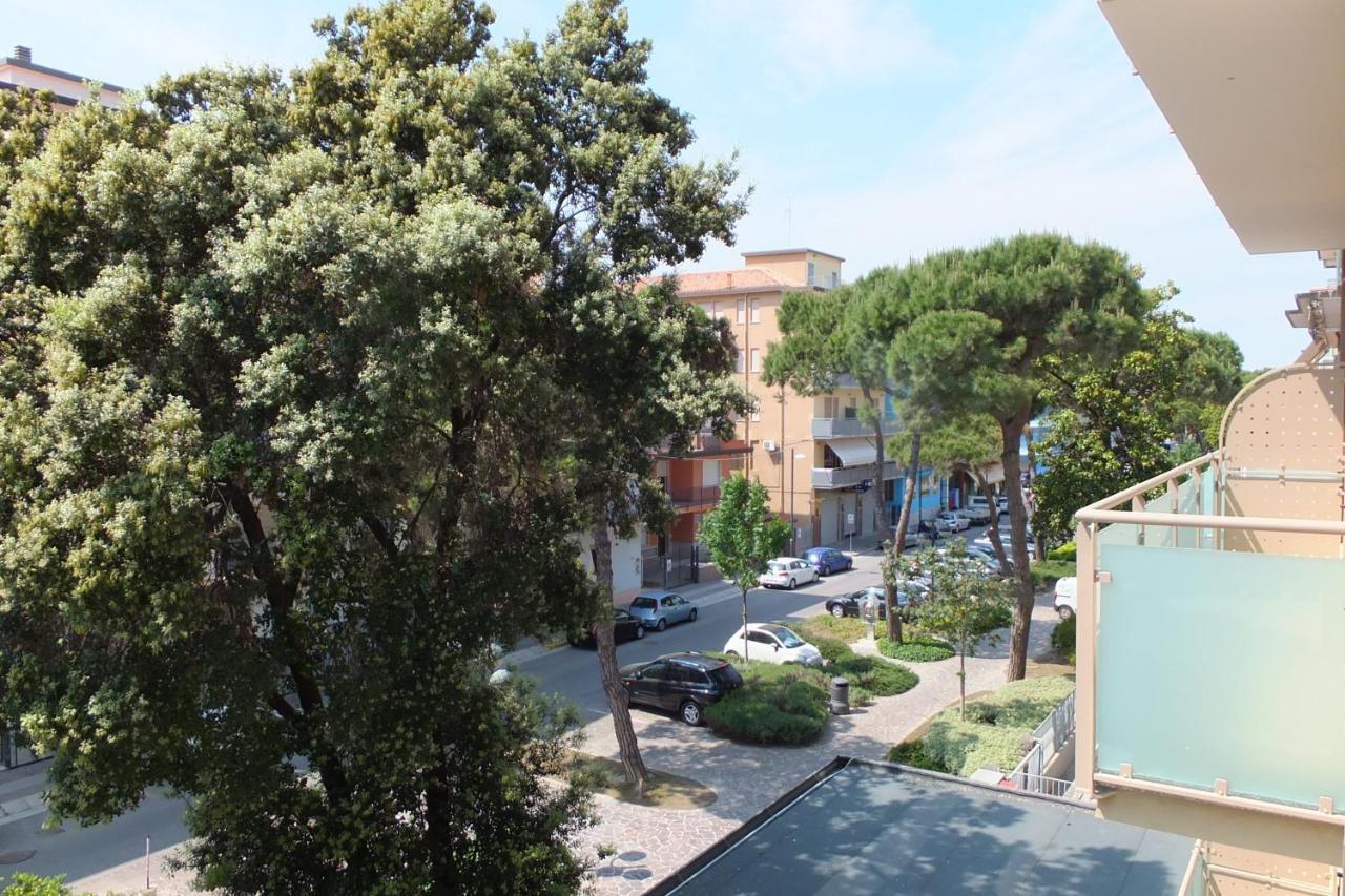 Hotel Nettuno ソットマリーナ エクステリア 写真