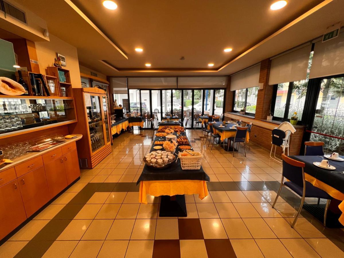 Hotel Nettuno ソットマリーナ エクステリア 写真
