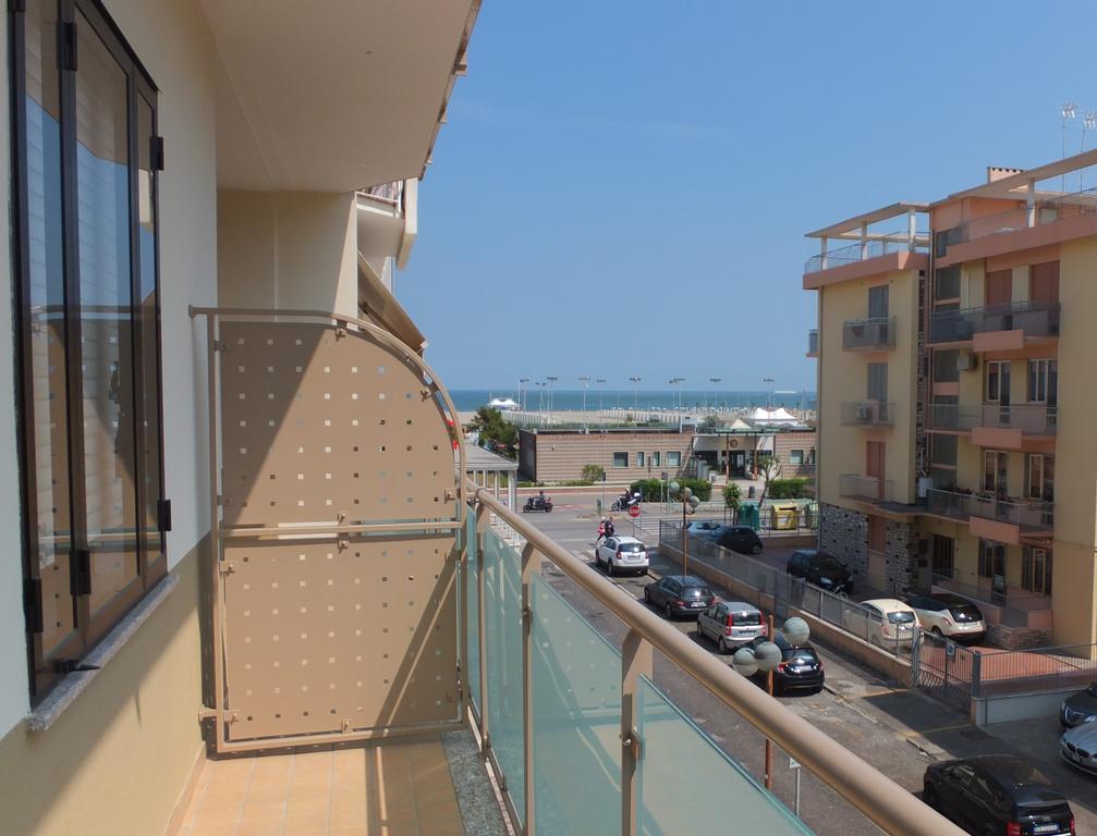 Hotel Nettuno ソットマリーナ エクステリア 写真