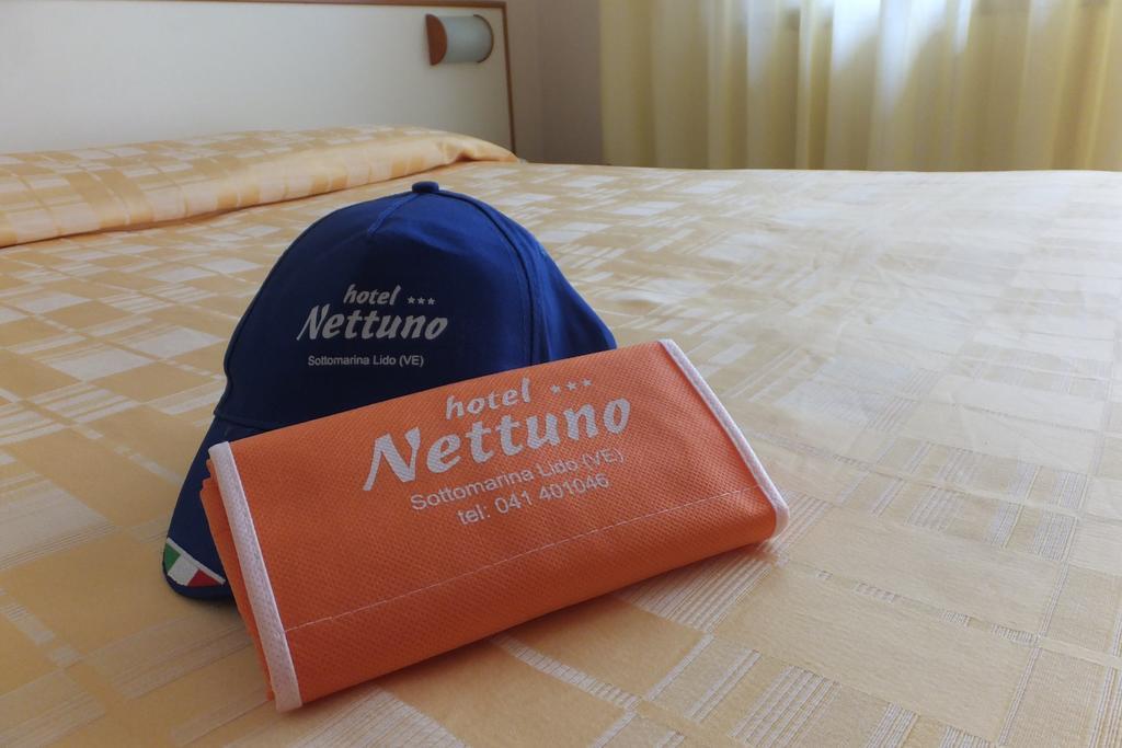 Hotel Nettuno ソットマリーナ エクステリア 写真